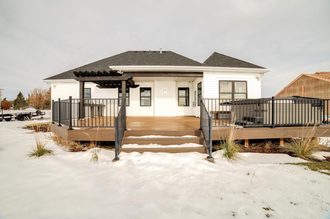 Teton Valley Getaway With Private Deck And Hot Tub! Ashton Esterno foto