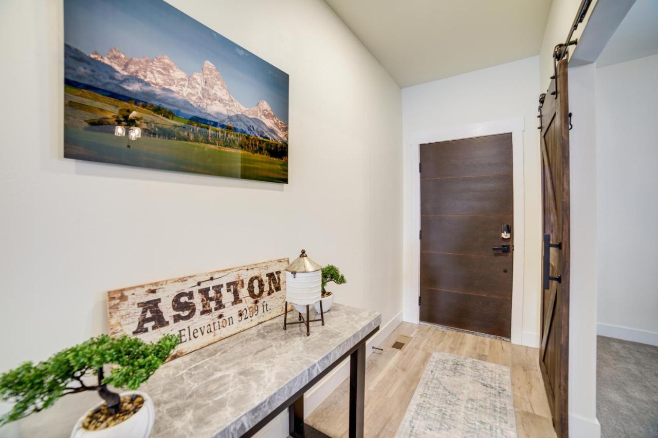 Teton Valley Getaway With Private Deck And Hot Tub! Ashton Esterno foto